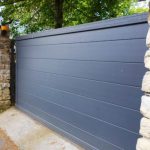 Portail aluminium plein coloris gris